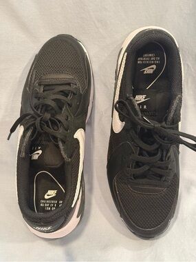 Nike Women’s Black and White Sneakers